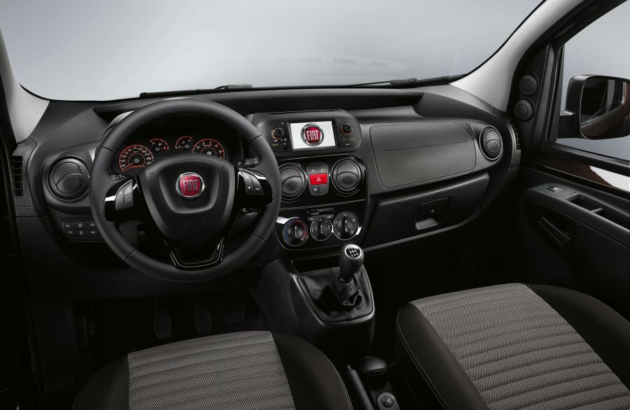 Интерьер Fiat Qubo Trekking 2016 года  (фото 9 из 16)